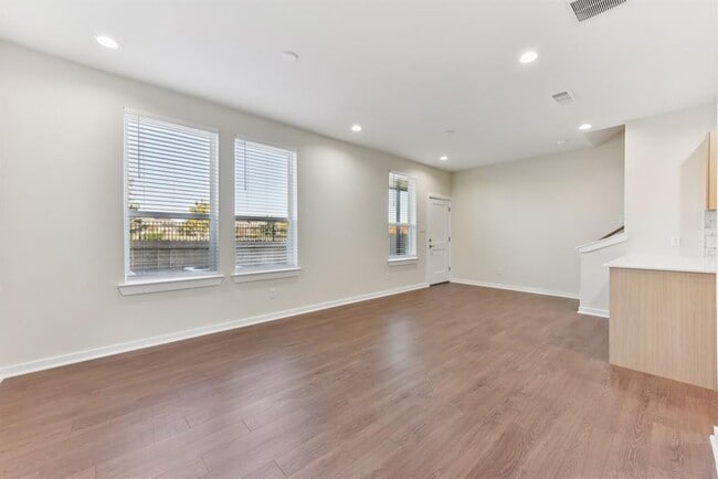 Building Photo - 17012 Marsh Wren Pass