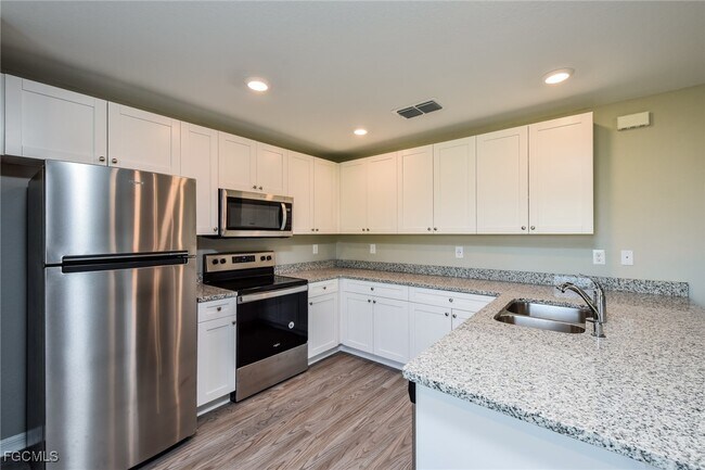 Building Photo - 1415 NW 37th Ave