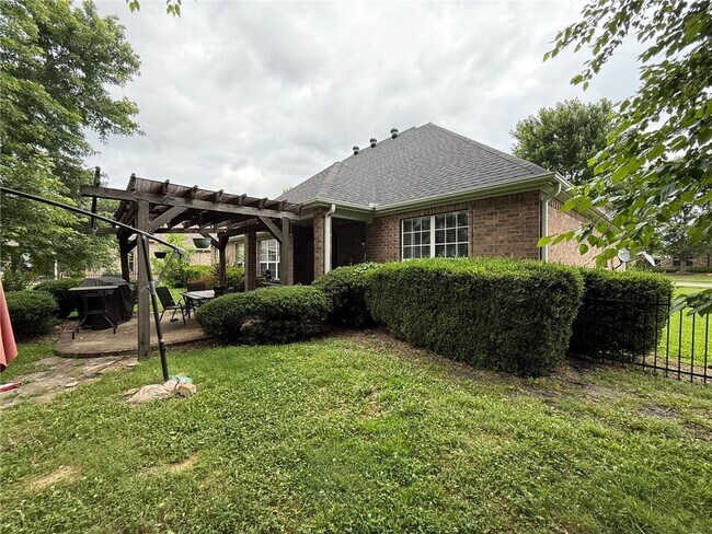 Building Photo - 1837 S Pumpkin Ridge Dr
