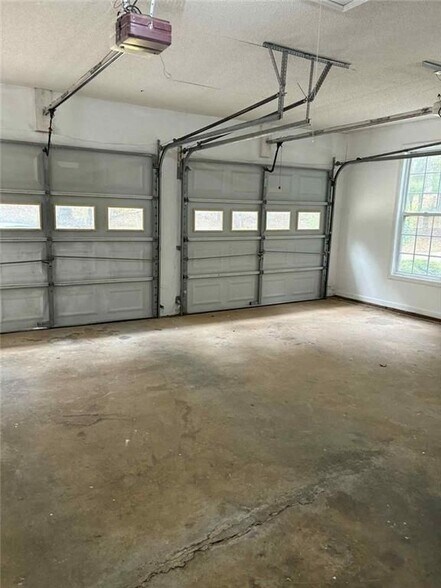 Building Photo - 68 Lancaster Way