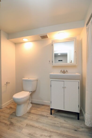 Building Photo - 1415 NE 74th Ave