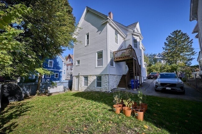 Building Photo - 34 Greenleaf St