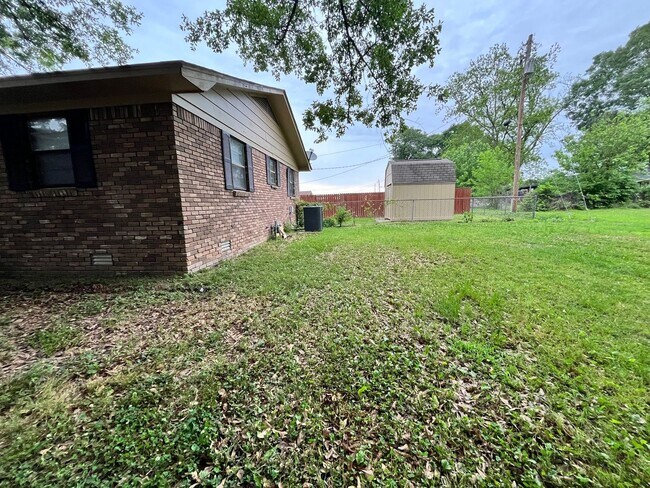 Building Photo - Adorable Updated Home in Lonoke