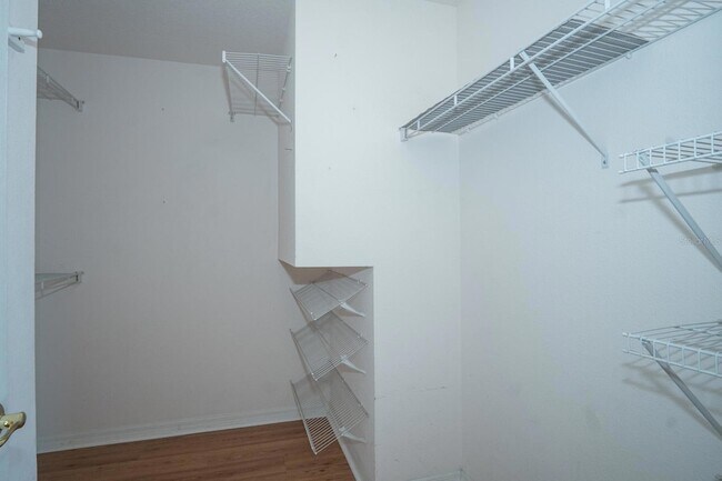 Building Photo - 10815 Lakeside Vista Dr
