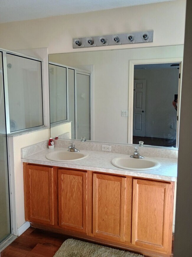 Building Photo - Very Nice 3-Bedroom, 2-Bath Home in a great area!