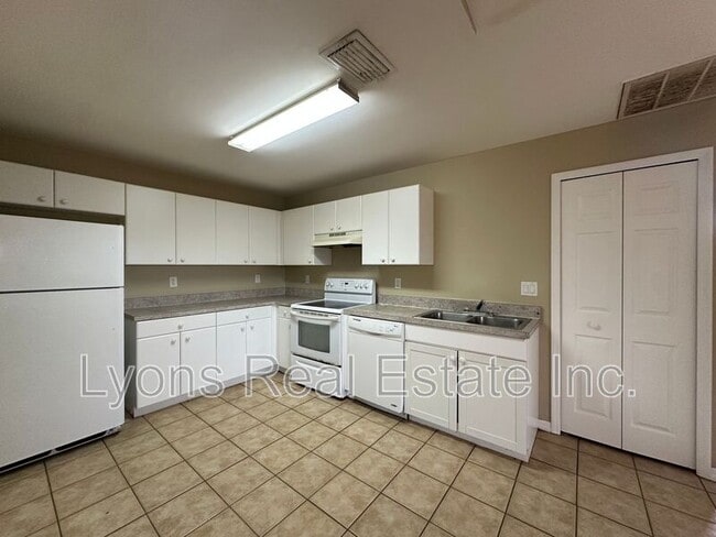 Building Photo - 1125 Gilbert Ave S