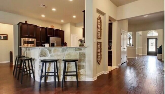 Building Photo - 323 Chisholm Trail