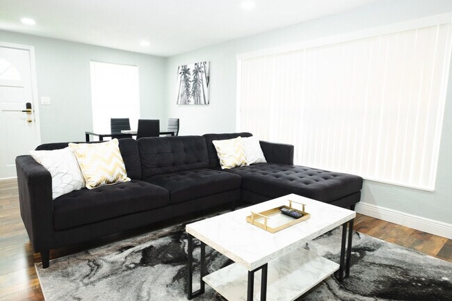 Building Photo - 3007 E 21st Ave