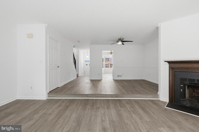 Building Photo - 46601 Carriage Ct