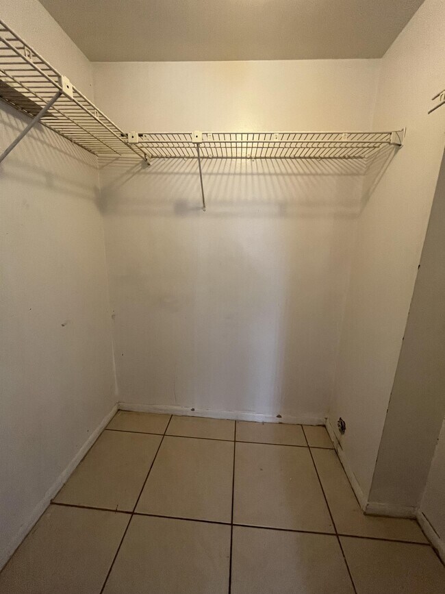 Building Photo - 7801 S Colony Cir