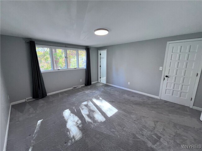 Building Photo - 306 Randwood Dr