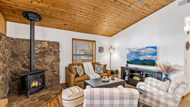 Building Photo - 210 Kiowa