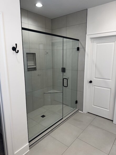 Building Photo - 647 Sire Ave