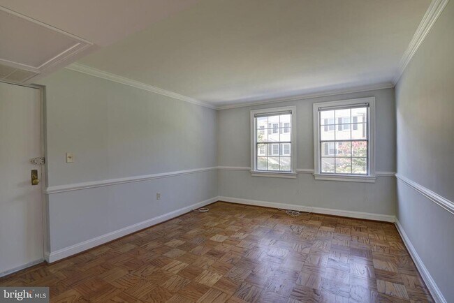 Building Photo - 6622 Boulevard View