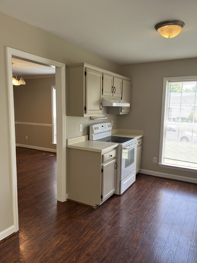 Building Photo - "Charming 3-Bedroom Home with 2 Full Baths in Beautiful Thompson's Station!" FENCED BACKYARD!