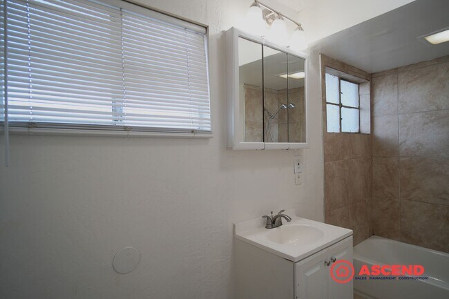 Building Photo - 190 Price St