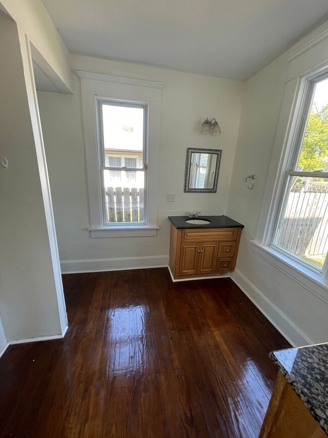Building Photo - Spacious 3-Bedroom, 2-Bath Home – Great Lo...