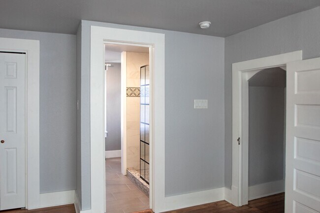 Building Photo - 1911 34th St