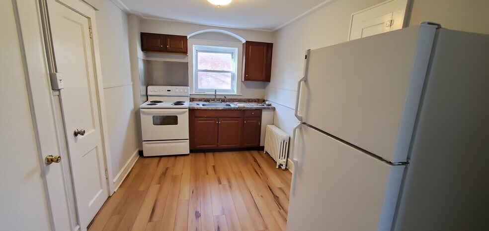 Building Photo - 158 6th St