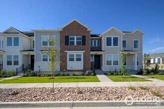 Building Photo - Beautiful New Townhome!