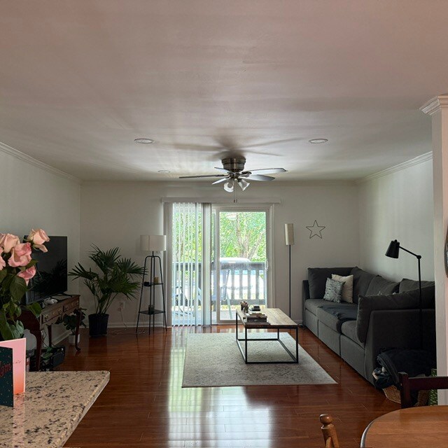 Building Photo - 1004 Woodland Vlg