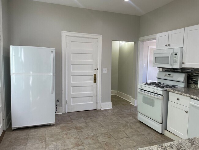 Building Photo - 701 Taylor Ave