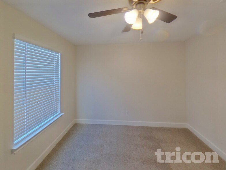 Building Photo - 1209 Bullock Dr