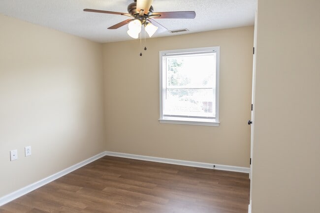 Building Photo - 4085 Beach Rd