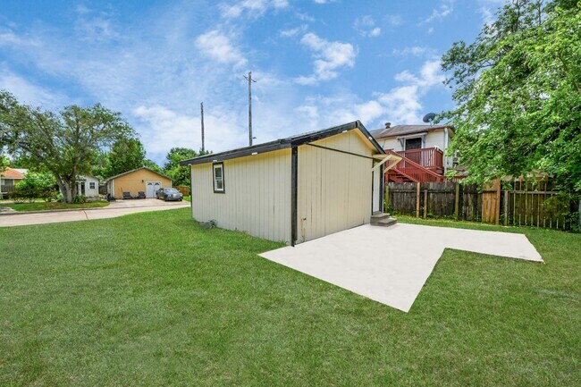 Building Photo - 501 Schilling Ave