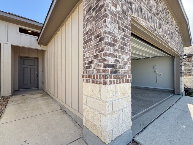 Building Photo - 9306