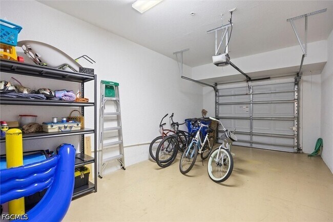 Building Photo - 3210 Cottonwood Bend