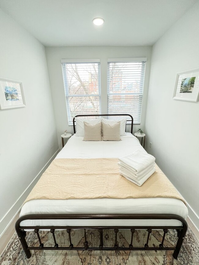 Building Photo - RENOVATED TOWNHOME WITH DECK BY METRO