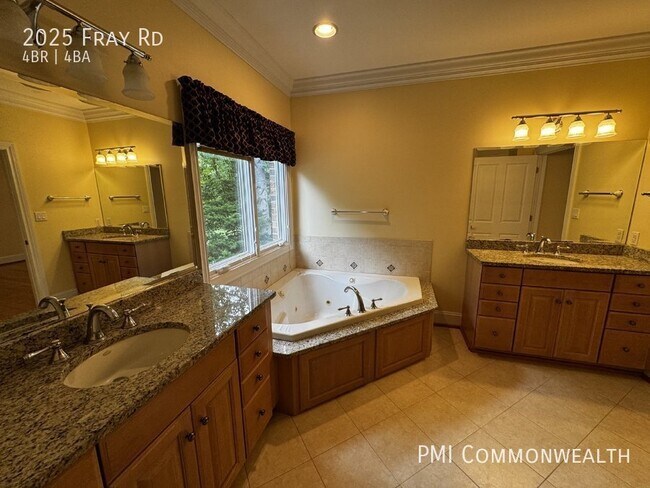 Building Photo - 4 Bed / 3.5 Bath Single Family (Available ...