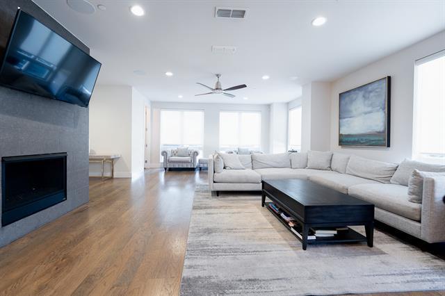 Building Photo - 2934 N Hall St