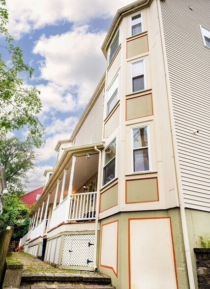 Primary Photo - 15 Downer Ct