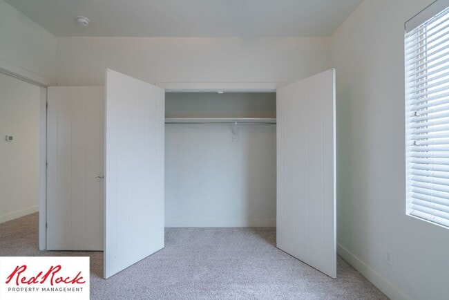 Building Photo - Pet Friendly 4 Bedroom Little Valley Home ...
