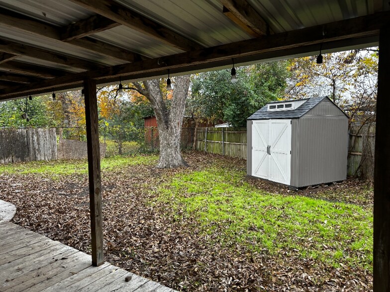 Building Photo - 1401 Springdale St