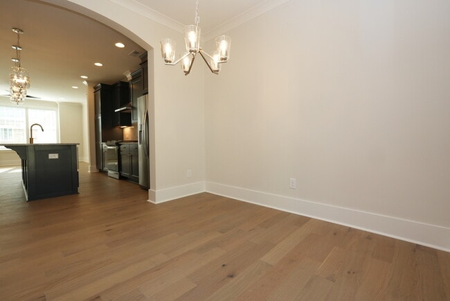 Building Photo - A beautiful home with 4 beds and 3 bath in...