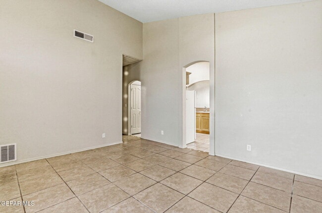 Building Photo - 1445 Paseo De Flor St