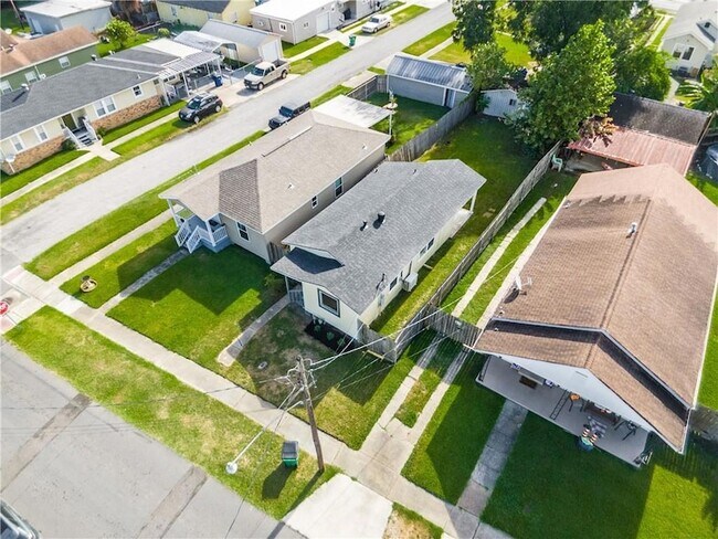 Building Photo - 805 Ave A