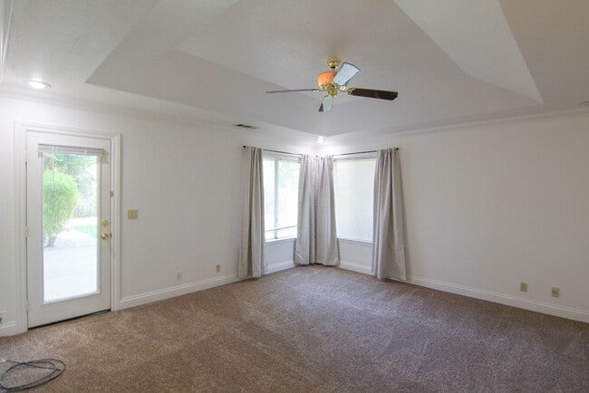Building Photo - 3 Bedroom Home in Country Heights