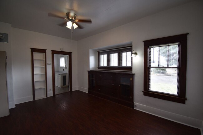 Building Photo - Cozy 2-Bedroom Home Near West Albany High School!