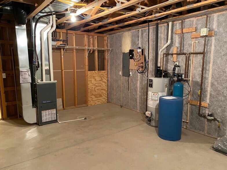 Building Photo - 1321 Pinecrest Ln