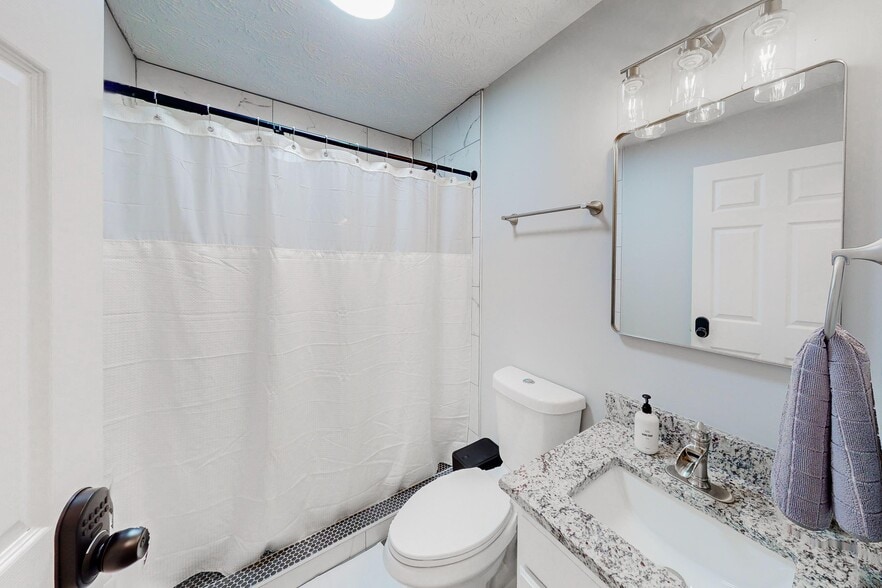 Building Photo - 2995 Rapids Dr