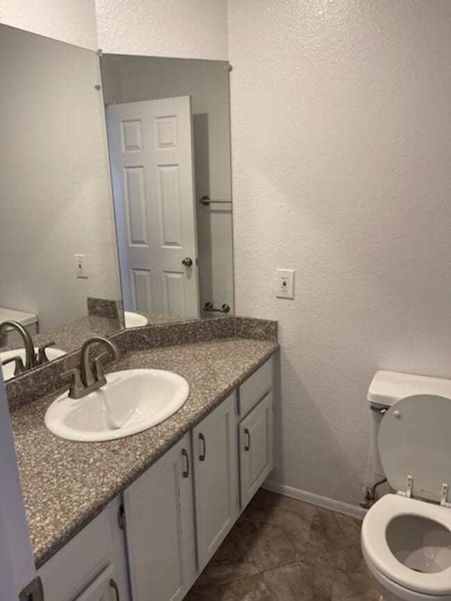 Building Photo - 2 bed 2.5 bath in Tempe