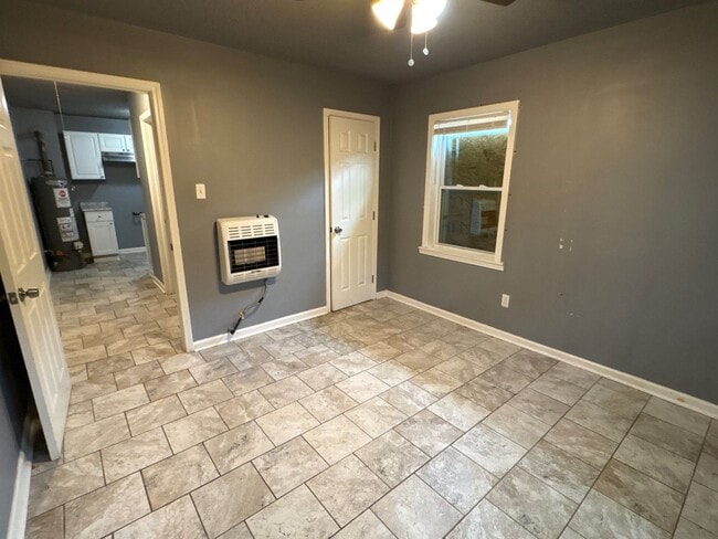 Building Photo - Newly Refreshed 1 bedroom 1 bathroom Duplex - Open To Section 8
