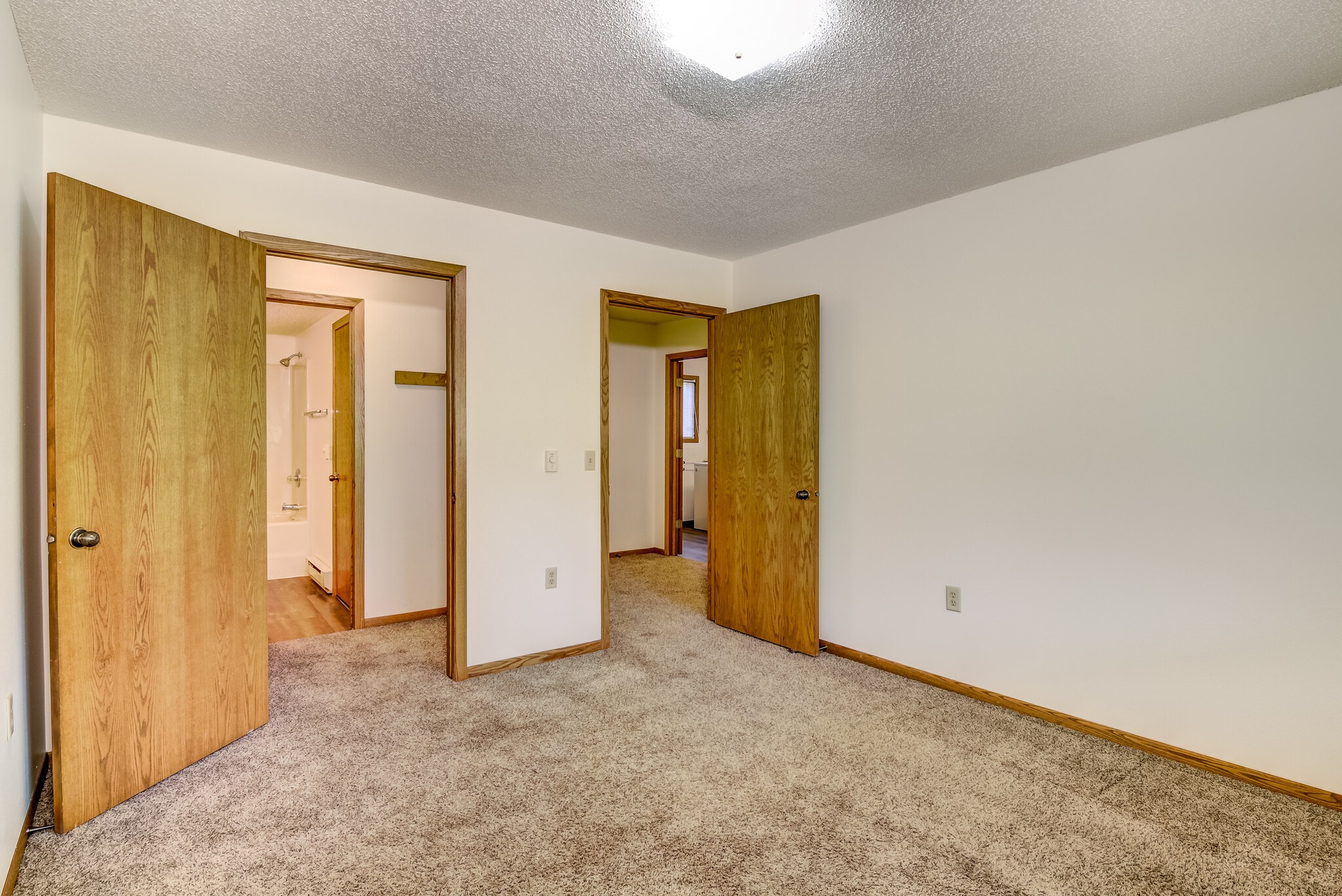 Building Photo - 2804 Edgewood Dr