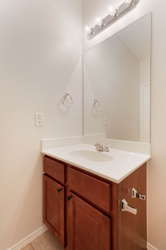 Building Photo - Boerne, TX -Gorgeous home in Kendall County Estates