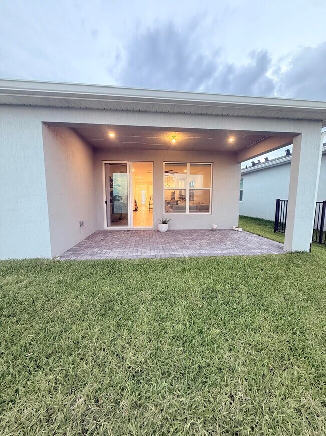 Building Photo - 13462 SW Bally Dr