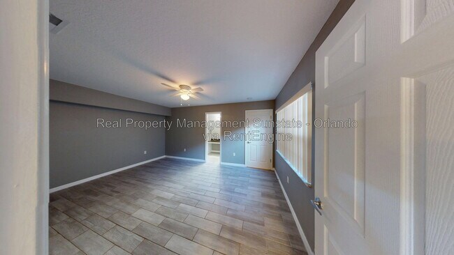 Building Photo - 2224 Fan Palm Dr